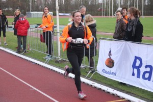 A_lot_women_running_a_marathon